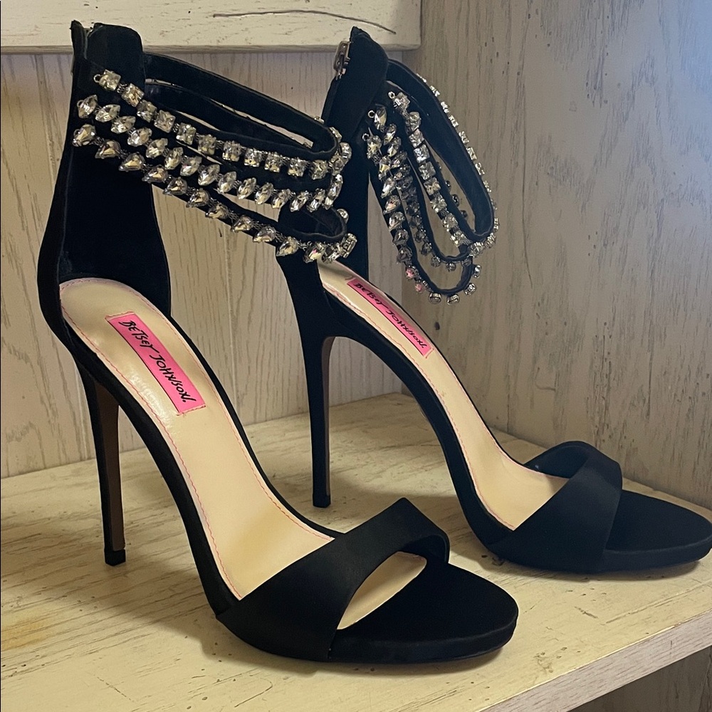 Showstopper! Betsey Johnson MARIBELL Black Satin Crystal Ankle Strap Heels 9.5